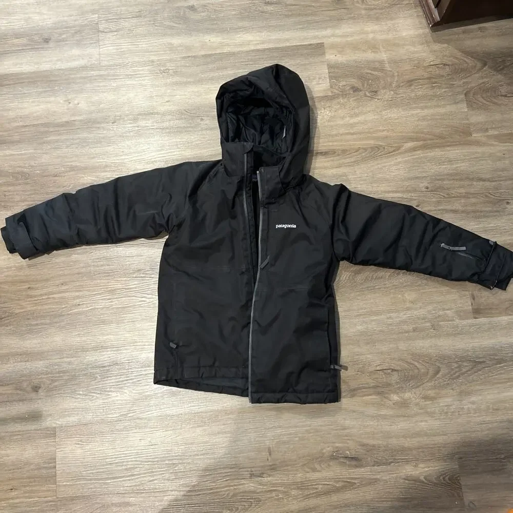Patagonia Snowshot Jacket Boys Small 7-8 Black with hood Style68480 Fall 2022.